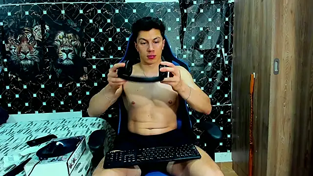 javiersexymann online show from May 16, 5:05 am