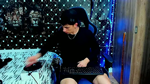 javiersexymann online show from May 25, 2:51 am
