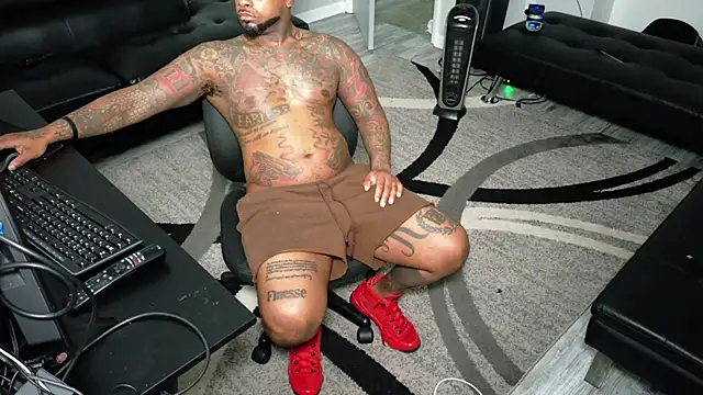 SLANGONDEMHOES online show from May 2, 7:22 am