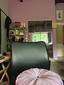 TRILLAHUNG online show from May 22, 1:27 pm