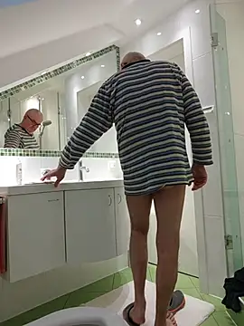 Oldmenhot66 online show from April 1, 4:58 am