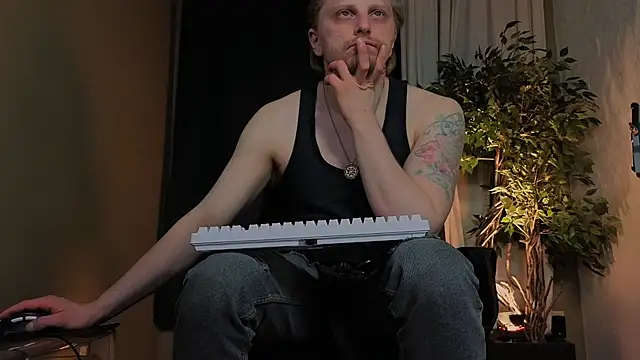 Vincent Hardman online show from May 5, 8:20 pm