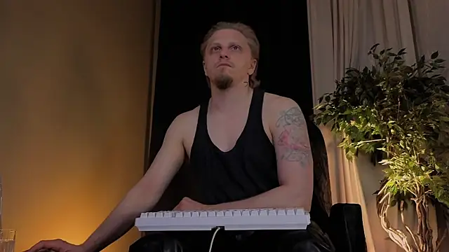 Vincent Hardman online show from May 16, 8:18 pm