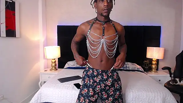 SkylerBigxxx online show from June 9, 4:03 am