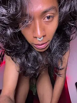 MadamLeRouge online show from May 8, 3:56 pm
