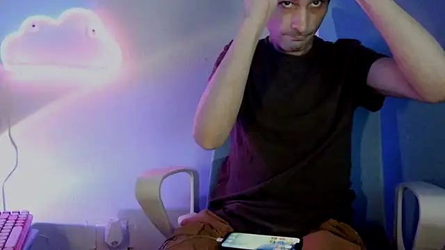 highinhtxx online show from June 28, 12:05 am