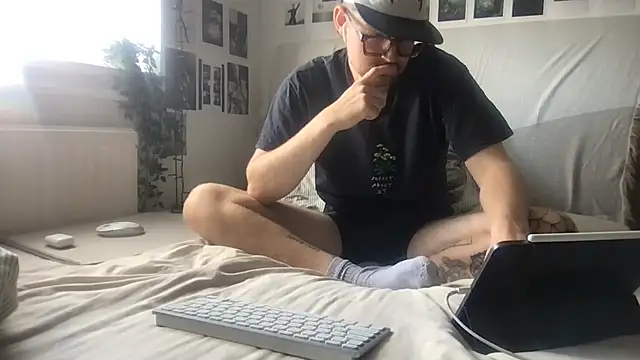 Angus80085 online show from July 19, 12:44 pm