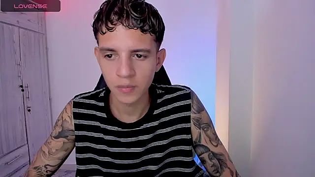 tylernova online show from April 26, 1:47 am