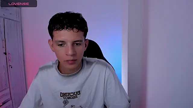 tylernova online show from May 1, 3:43 am