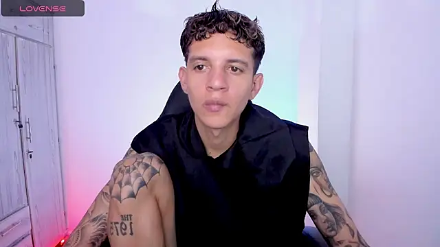 tylernova online show from April 29, 3:44 am