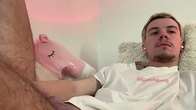 Jeremy1Scott online show from August 4, 9:15 am