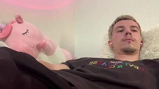 Jeremy1Scott online show from August 5, 9:25 am