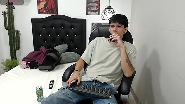 AmethystShadow17 online show from May 17, 3:58 am