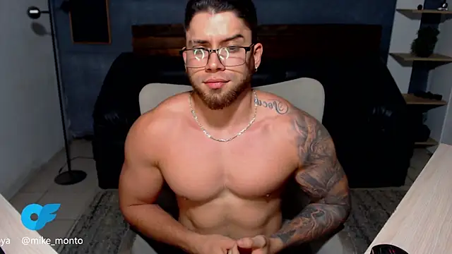 Mike montoya01 online show from August 6, 1:44 am