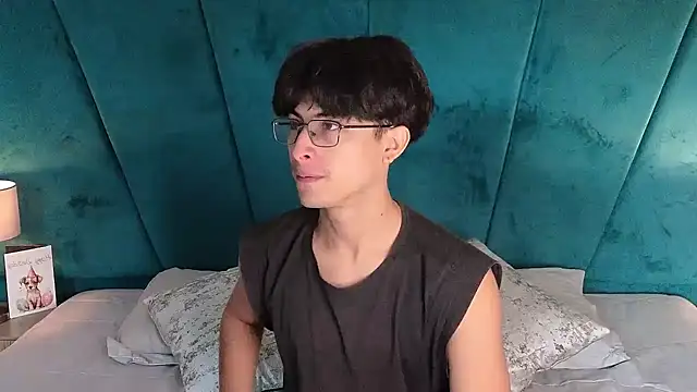 Aaron Eze online show from April 29, 2:22 pm