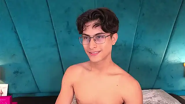 Aaron Eze online show from April 30, 5:31 pm