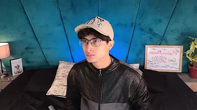 Aaron Eze online show from May 11, 1:02 pm