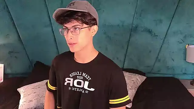 Aaron Eze online show from May 1, 2:19 pm