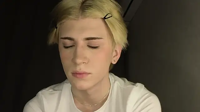 Oliver star boy  online show from May 12, 6:16 pm
