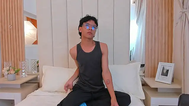 adams bobby online show from July 18, 11:37 am