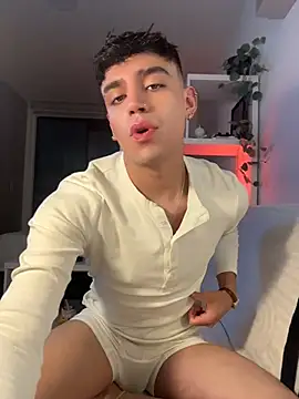 aronnhidden online show from July 19, 5:24 am