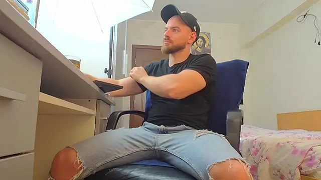 Ryanstone  online show from June 20, 1:05 pm