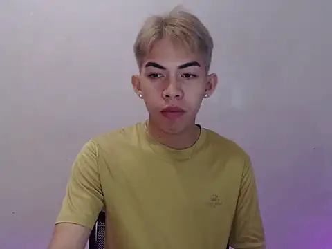 Urhotsilverboy online show from May 10, 4:19 pm