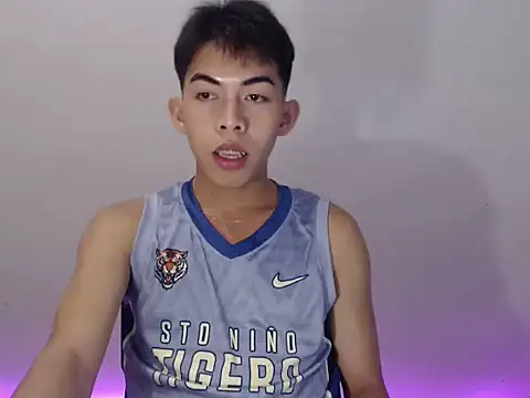 Urhotsilverboy online show from May 4, 4:53 pm