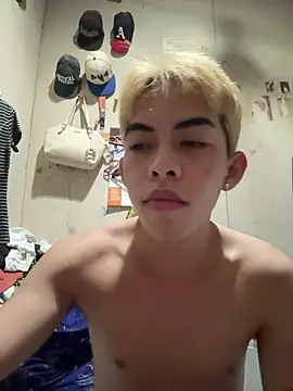 Urhotsilverboy online show from June 5, 8:25 pm