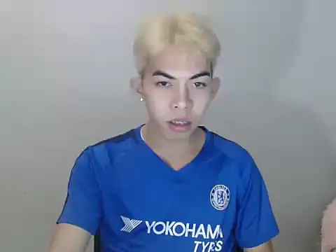 Urhotsilverboy online show from May 21, 7:29 pm