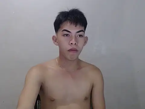 Urhotsilverboy online show from May 2, 4:21 pm