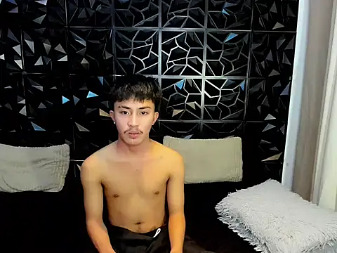 Urloverhardcock online show from May 4, 5:53 am