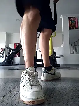 themorenofit08 online show from May 31, 3:22 pm