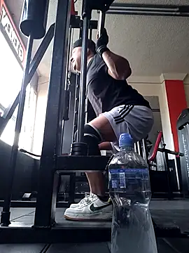 themorenofit08 online show from May 19, 10:16 pm