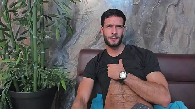 Jacob Benelli online show from May 4, 11:39 pm