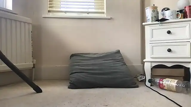 boyinsocks online show from May 18, 1:28 pm
