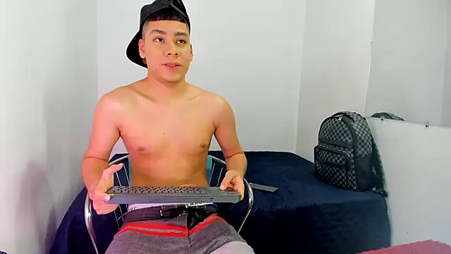 Lucastorrez01 online show from July 1, 12:22 am