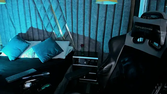 NicolaiKarav online show from August 8, 1:29 pm