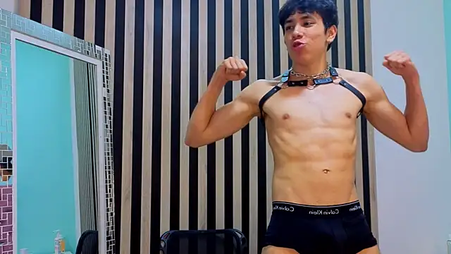 Neo Twink online show from May 7, 7:25 pm