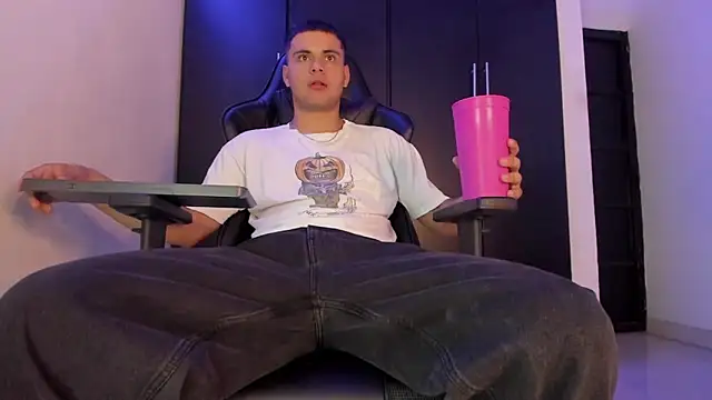 Liam Mateo online show from June 21, 7:25 am
