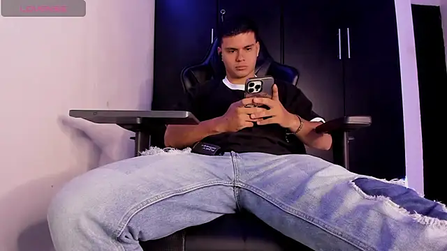 Liam Mateo online show from May 9, 6:58 am
