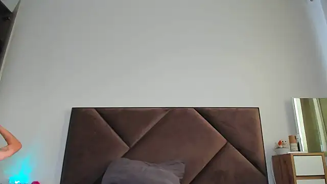 colestorm  online show from August 1, 3:05 am