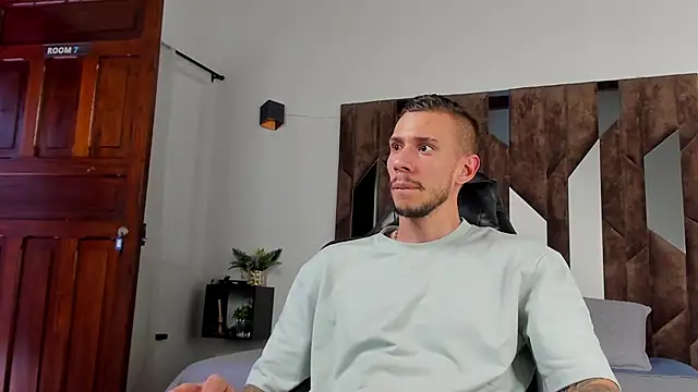 J king   online show from May 20, 7:42 pm