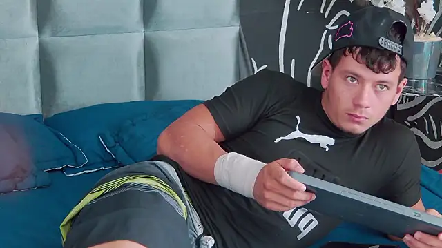 MagnusKnight  online show from February 5, 4:03 pm