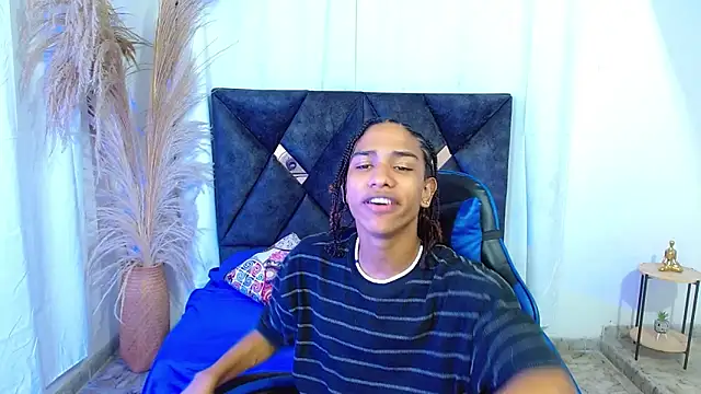 angelll18  online show from June 18, 8:36 pm