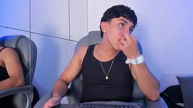  TaylorBlack online show from May 12, 4:37 pm