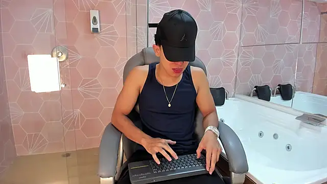  TaylorBlack online show from May 8, 11:43 am
