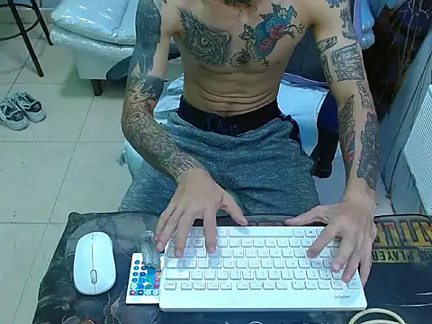 Boy tatto77 online show from May 6, 12:39 pm