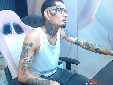Boy tatto77 online show from May 7, 12:49 pm