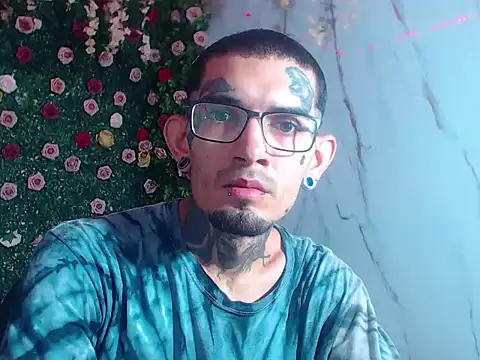 Boy tatto77 online show from April 29, 1:16 pm